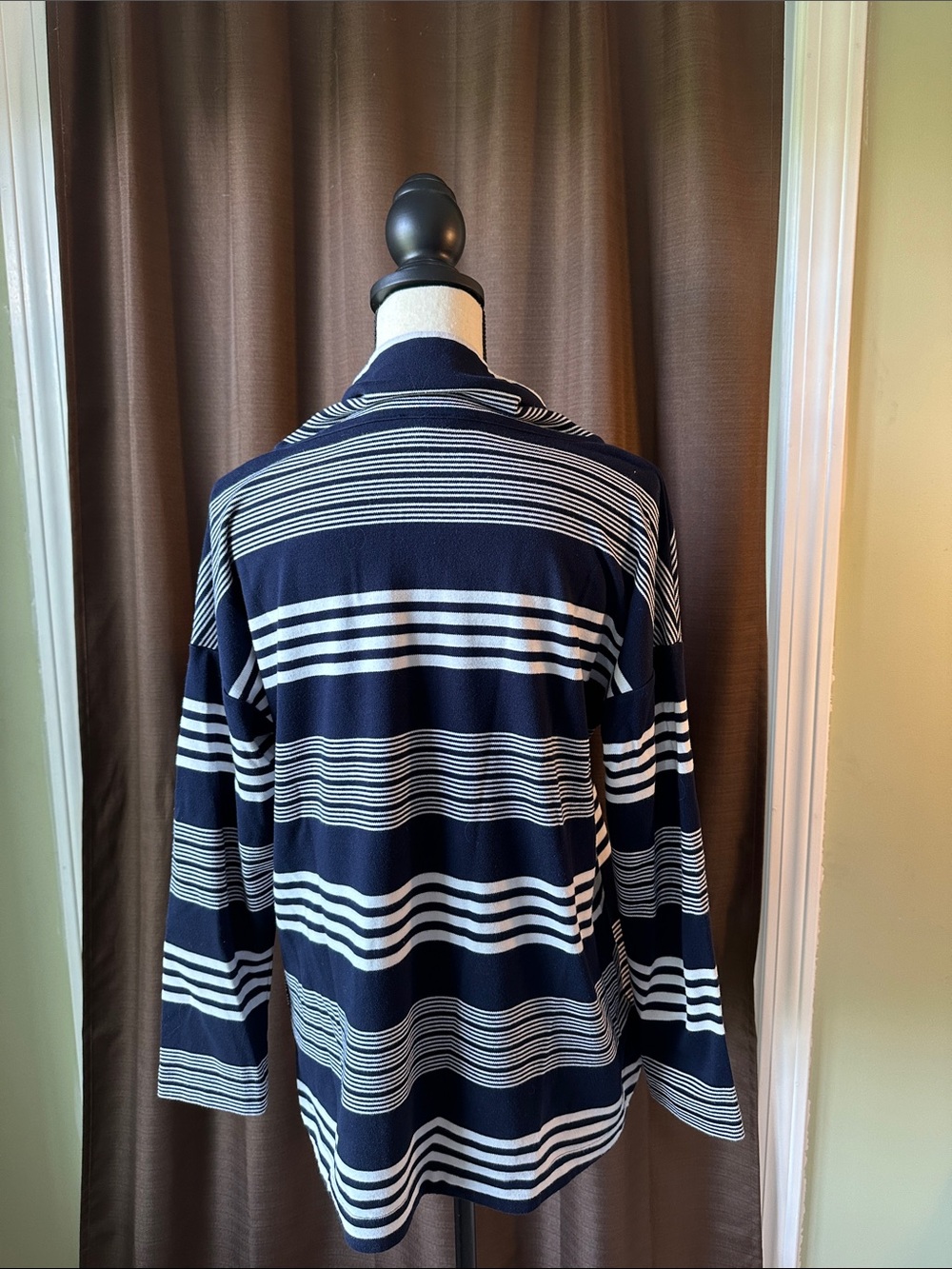 T by Talbots Funnelneck Pullover Top. Size Large. - Picture 5 of 8